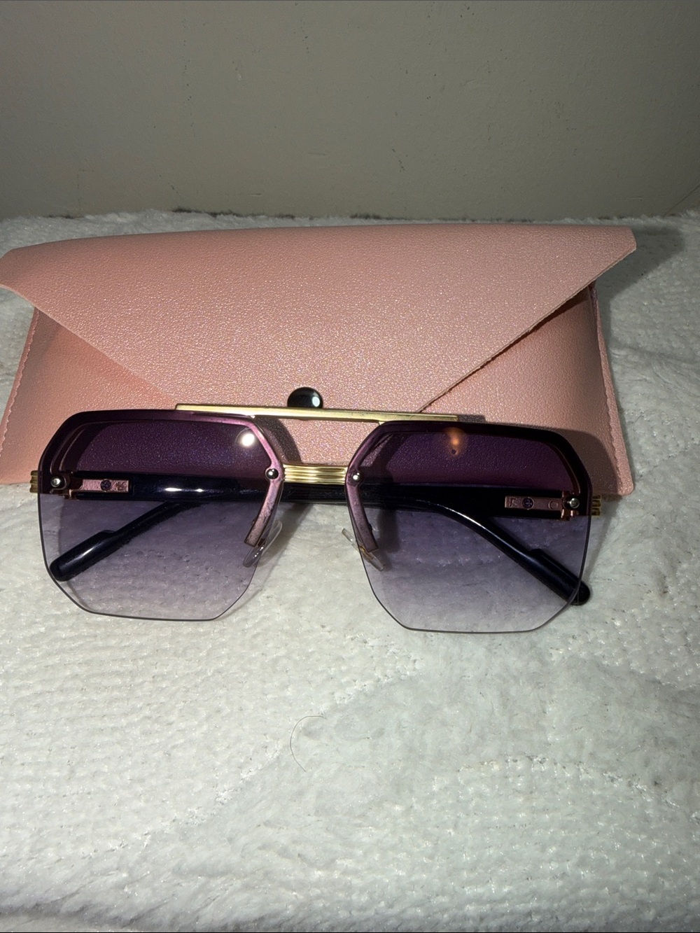 Stylish Purple Gradient Rimless Sunglasses with Pink Case